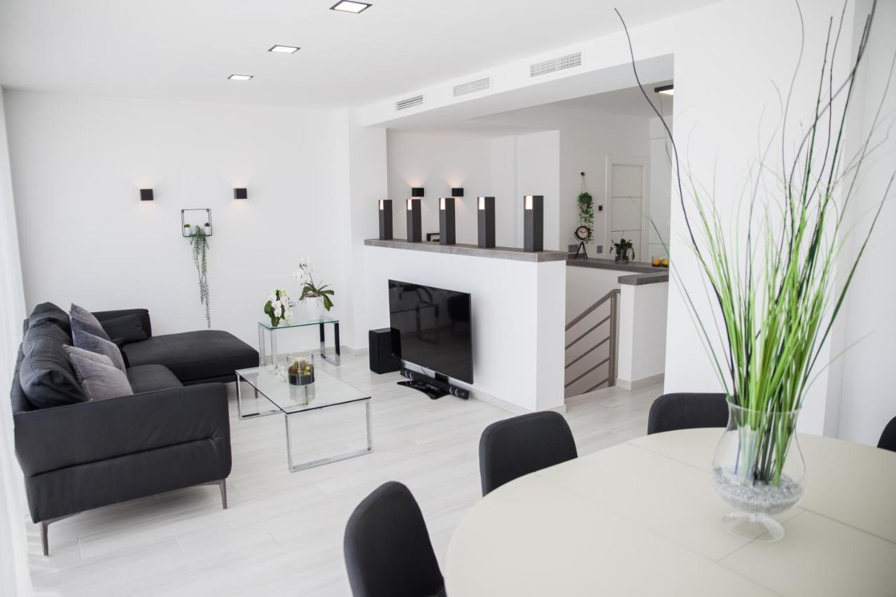 Appartement Spacious 200 Sq.m. Penthouse With Sea View Terraces *